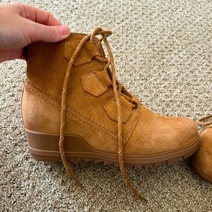 Sorel Evie Lace Bootie NWOT